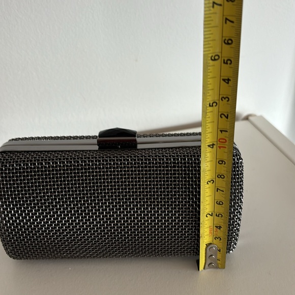 Metallic clutch with hidden straps - Picture 8 of 8